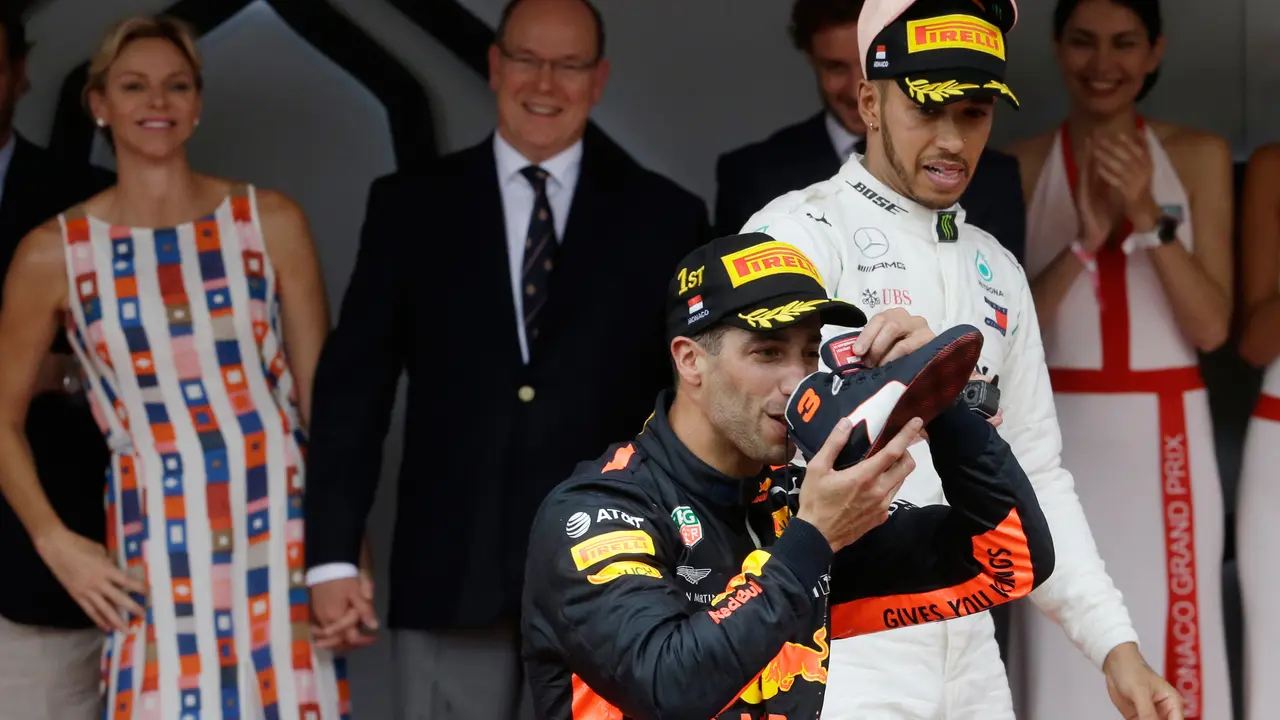 Menang GP Monaco F1, Daniel Ricciardo Minum Sampanye Dari Sepatu