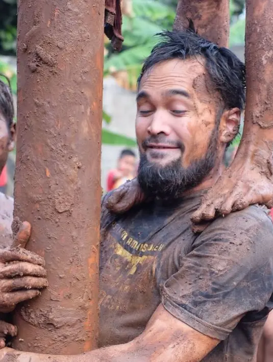 Teuku Wisnu Panjat Pinang (Instagram/teukuwisnu)