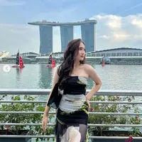 Potret Laura Moane di Marina Bay Sands (Instagram/@its_lauramoane2)