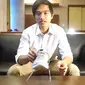 Kaesang membuat video review sepatu sneaker Jokowi. (Doc: YouTube)