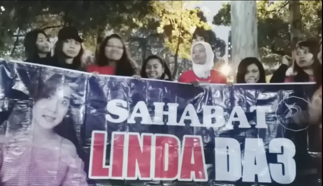 Saat itu, Lindah menjadi salah satu orang yang paling terkenal di daerah Ponorogo. Lida juga memiliki banyak fans yang mendukung saat berjuang di Dangdut Academy Indosiar saat itu. [Youtube/Jejak Richard]