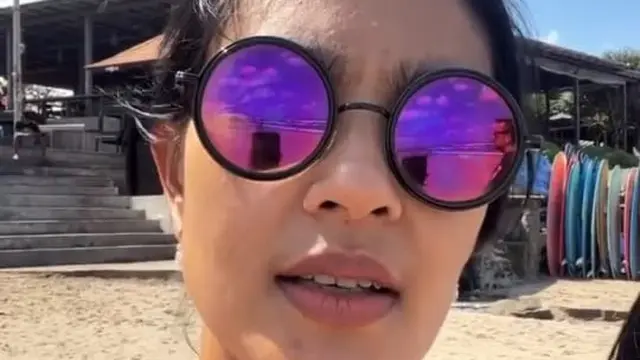 Lola Amaria menyelenggarakan Nonton Bersama (Nobar) film Labuan Hati pada Jumat (19/8/2022) di Pantai Batu Bolong, Canggu, Bali.