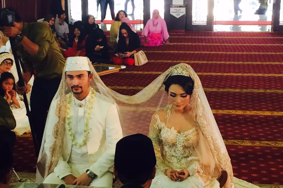 Reza Pahlevi resmi menikah