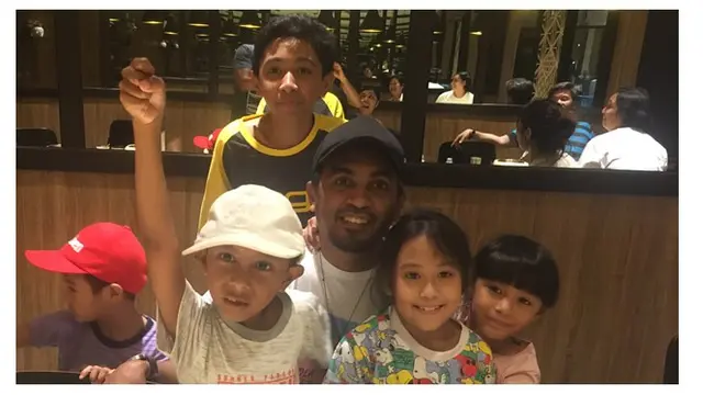 Dikenal Sosok Penyayang, Ini 8 Potret Kenangan Glenn Fredly dan Keluarga