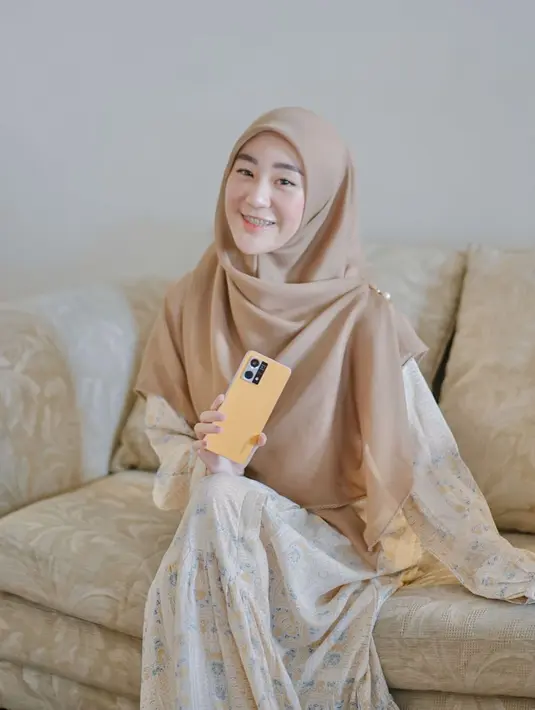 Netter pun banyak yang penasaran dan tak jarang menanyakan pilihan bajunya bisa didapatkan di mana. Mana gaya Larissa paling cocok buat kamu? (Instagram @larissachou)