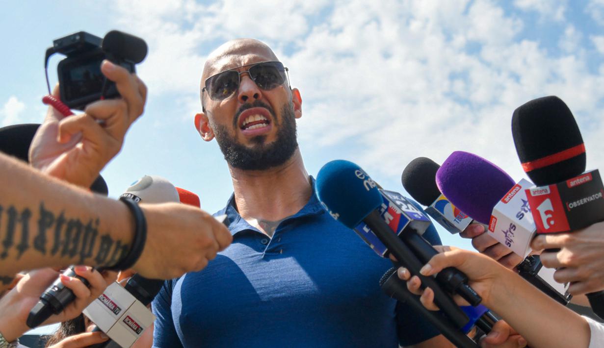 Keempatnya ditangkap pada akhir Desember di dekat Bucharest dan membantah tuduhan terhadap mereka. (AP Photo/Alexandru Dobre)