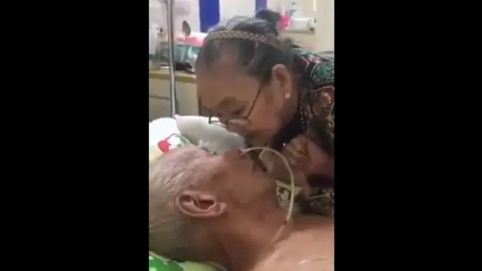 [Bintang] Bukan Video Istri Sah Labrak Pelakor, Ini Video Kesetiaan Pasangan Hingga Kakek-Nenek