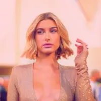 Hailey Baldwin adalah teman dekat keluarga Kardashian. (AFP/Matt Winkelmeyer)