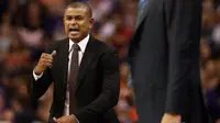 Pelatih kepala Phoenix Suns, Earl Watson, dipecat setelah mencatat rekor buruk 0-3 pada awal musim reguler NBA 2017-2018, Minggu (22/10/2017). (Bleacher Report)