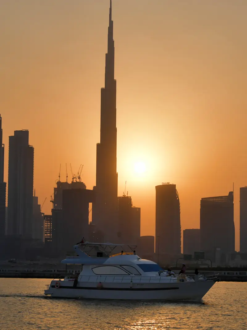 Matahari Terbenam dan Burj Khalifa