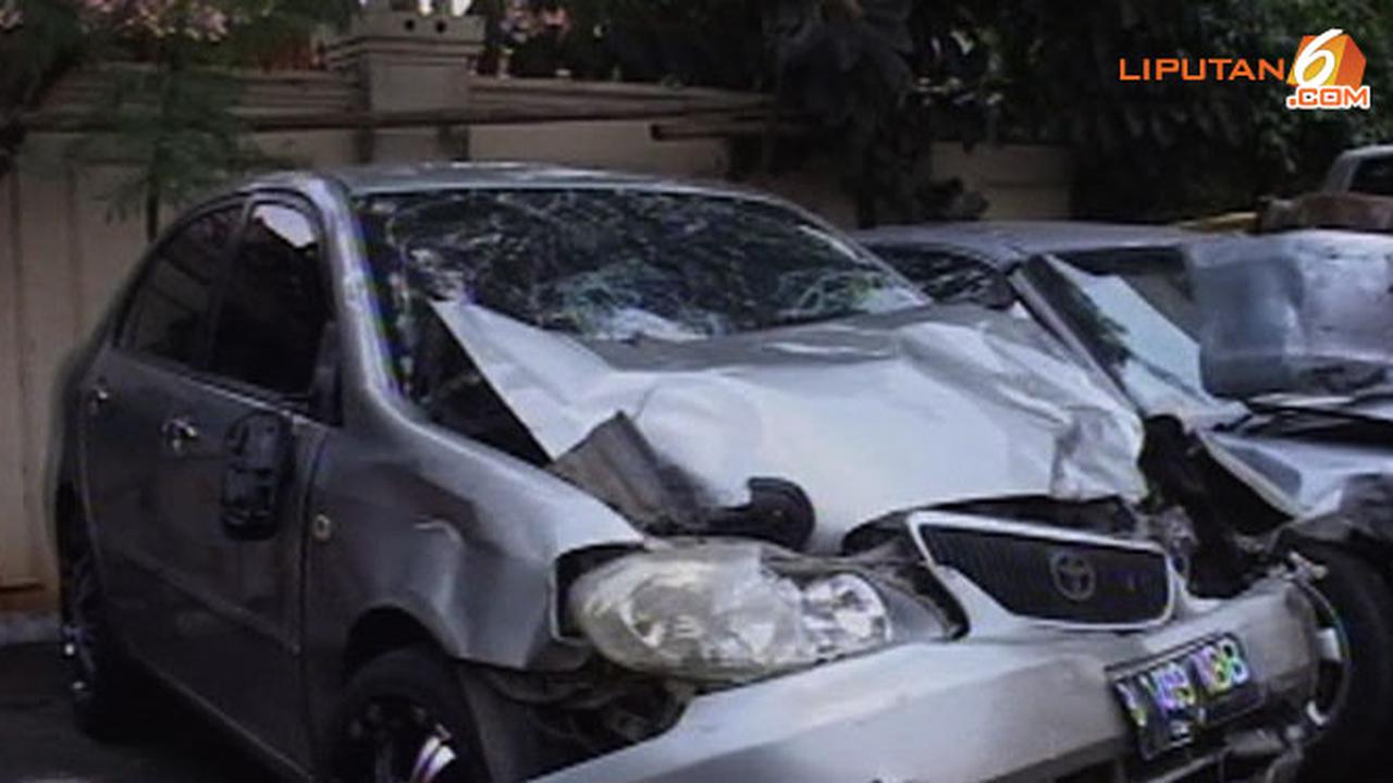senayan-kecelakaan-tabrakan130922c.jpg