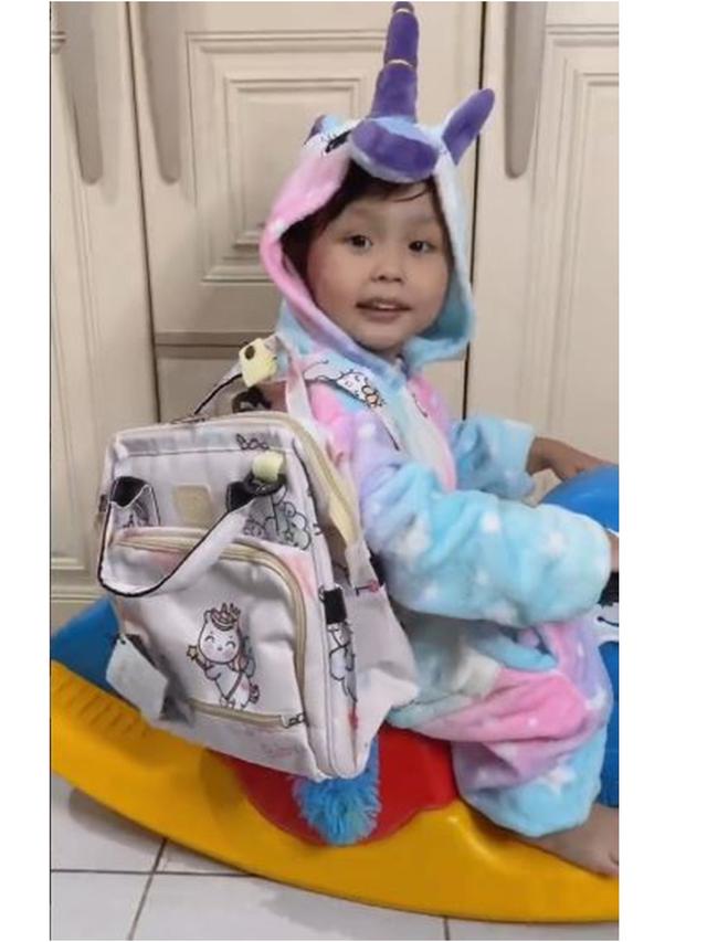 Curi Perhatian, Ini 6 Potret Gemas Shabira Alula Bocah 3 Tahun yang Viral di TikTok