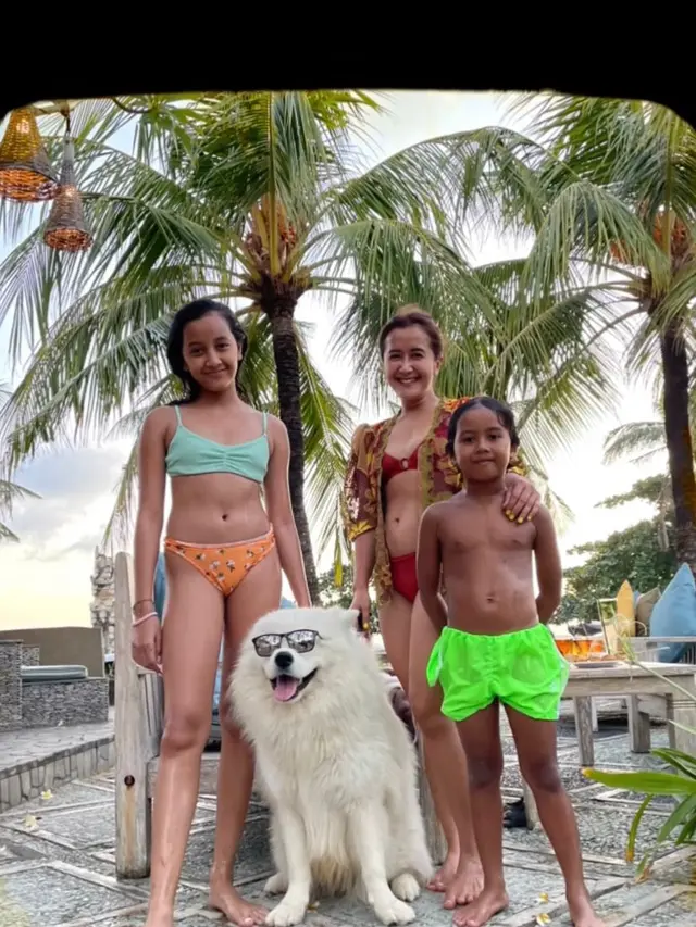 8 Potret Gaya Widi Mulia Liburan di Bali, Pamer Baby Bump dalam Balutan Bikini