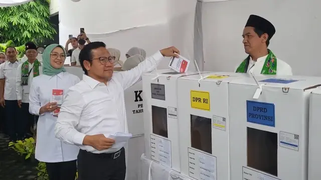 Cawapres nomor urut 1, Muhaimin Iskandar alias Cak Imin telah melakukan pencoblosan bersama dengan keluarganya