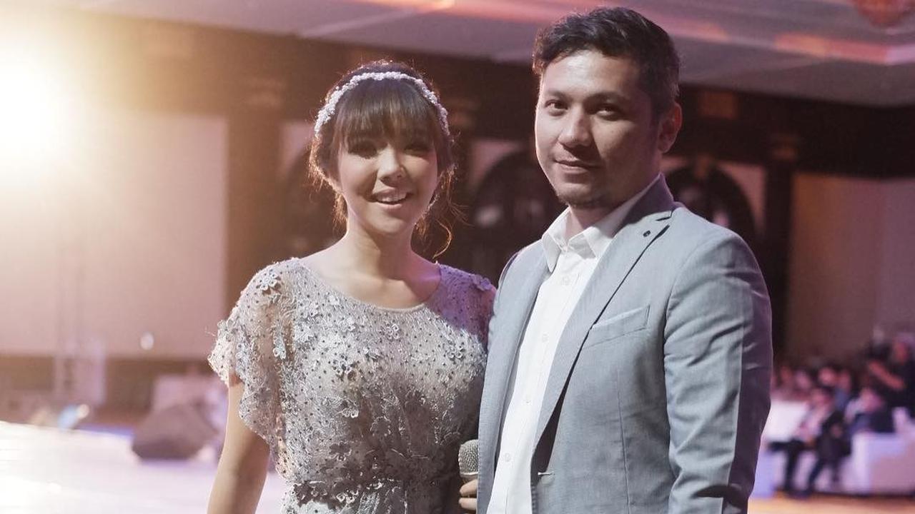[Bintang] Kerap Diterpa Gosip, Ini 8 Potret Romantis Gading Marten dan Gisella Anastasia