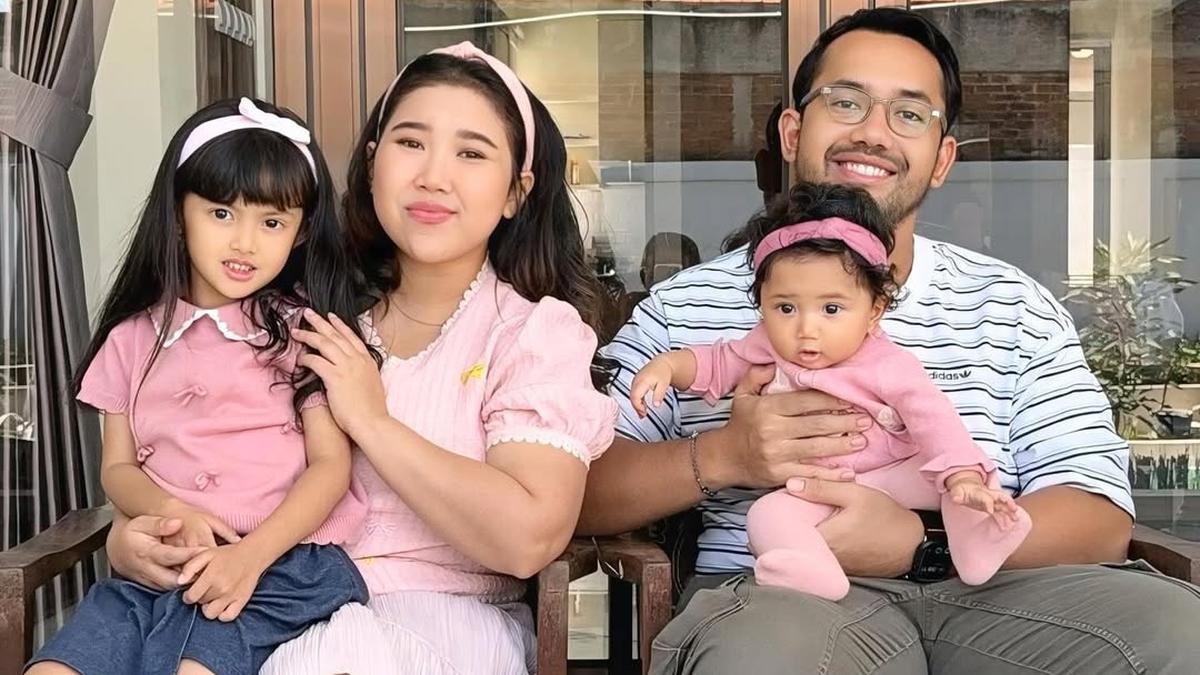 7 Potret Anak Kiky Saputri, Baby Kayya Tumbuh Sehat dan Menggemaskan