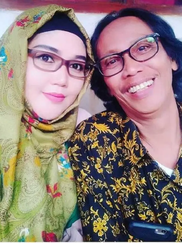 Rumah Tangga Harmonis, Begini Potret Kebersamaan Mandra Bersama Sang Istri