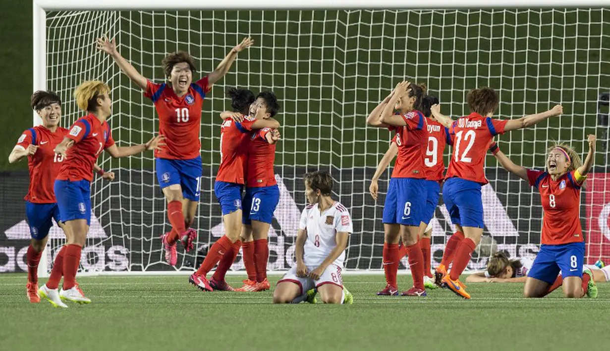 Selebrasi pemain Korea Selatan setelah mengalahkan Spanyol pada Piala Dunia Wanita 2015 di Kanada. (AFP/Nicholas Kamm) 