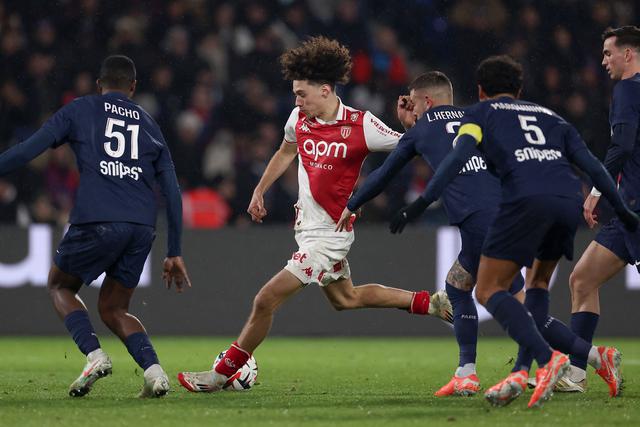 Kilau Performa Akliouche yang Bikin Klub Top Kepincut