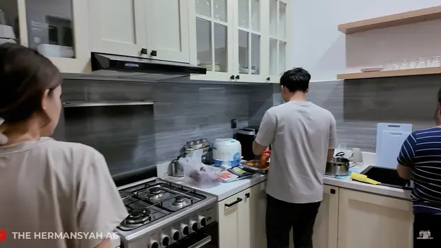 Potret Dapur Rumah Baru Sarah Menzel
