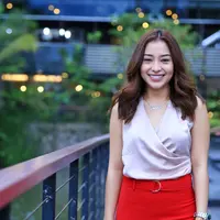 "Di sini aku berperan sebagai Putu, dari namanya sudah ketahuan kalau dia gadis Bali dan dia wanita sederhana yang kerja di butik, tiba-tiba dia menemukan sosok laki-laki yaitu Lukman," ujarnya. (Adrian Putra/Bintang.com)