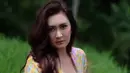 <p>Semenjak kemunculannya di dunia hiburan, Nafa Urbach selalu menjadi sorotan publik. Pesona kecantikannya pun tak pernah memudar meski kini dirinya sudah berusia 42 tahun. (Instagram/nafaurbach)</p>
