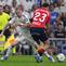 Aksi Franco Mastantuono berebut bola dengan Abel Bretones di laga Real Madrid vs Osasuna di Santiago Bernabeu, Rabu (20/08/2025). (AP Photo/Manu Fernandez)