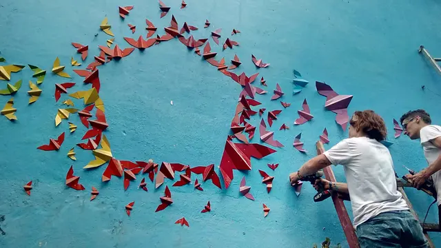 Pesan Keberagaman dari Origami Jalanan di Malang Karya Seniman Perancis