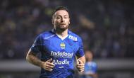 Pemain Persib Bandung, Marc Klok pada laga lanjutan pekan ke-3 BRI Liga 1 2023/2024 antara Persib Bandung melawan Dewa United FC di Stadion Gelora Bandung Lautan Api (GBLA), Bandung, Jumat (14/07/2023). (Bola.com/Bagaskara Lazuardi)