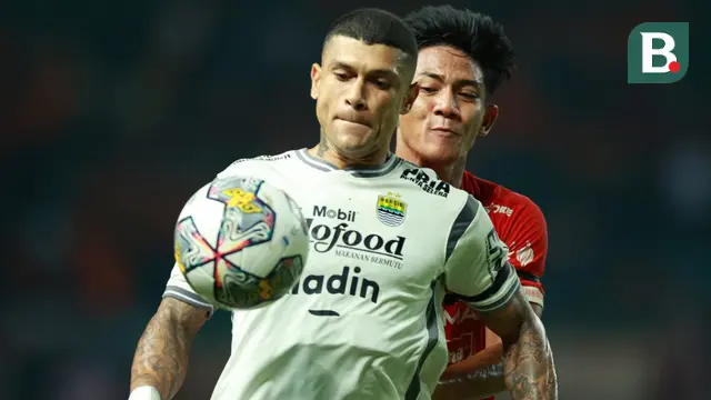 Foto: Persija Jakarta Kalahkan Persib Bandung 2-0