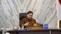 Menteri Koordinator Bidang Perekonomian Airlangga Hartarto dan Menteri Perhubungan Budi Karya Sumadi. Proyek MRT East-West Phase I Stage I merupakan langkah maju dalam mengembangkan sistem transportasi massal di DKI Jakarta dan sekitarnya yang diharapkan dapat mengurangi kemacetan dan meningkatkan konektivitas antar wilayah di Jakarta dan sekitarnya. (Dok. Kemenko Perekonomian)