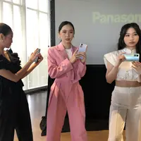 Xiaomi 12 Lite 5G jadi opsi smartphone untuk mendongkrak penampilan dengan teknologi canggih yang bisa diandalkan&nbsp;(Fimela.com/Novi Nadya)