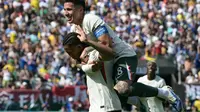 Pemain Chelsea, Joao Pedro mencetak gol ke gawang Fluminense pada semifinal Piala Dunia Antarklub 2025 hari Rabu (09/07/2025) dini hari WIB. (JUAN MABROMATA / AFP)