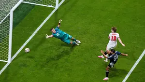 Juventus Sodorkan Tawaran untuk Emiliano Martinez, Aston Villa Belum Mau Melepas