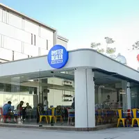 Menikmati seafood segar dengan vibes tropis di Jakarta (oyster dealer)