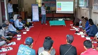 Sosialisasi Penukaran Minyak Jelantah Jadi Cuan di Anyer, Kabupaten Serang, Banten. (Kamis, 14/02/2025). (Yandhi Deslatama/Liputan6.com).