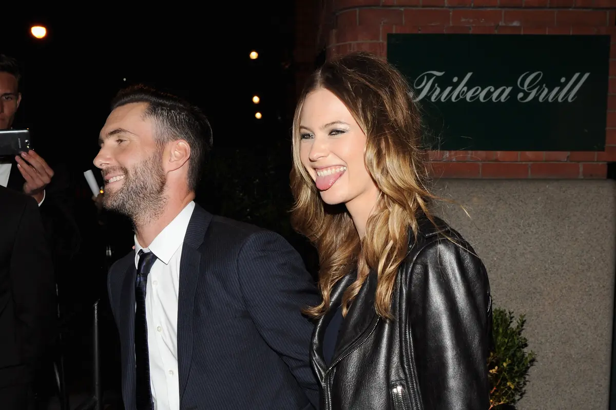 Heboh, Adam Levine Alami Kecelakaan Mobil Bersama Istri