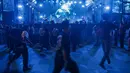 Penonton menikmati penampilan Seringai pada pembukaan Soundrenaline 2026 bertajuk Soundrenaline Sana Sini di Blok M District, Jakarta Selatan, Sabtu (18/7/2026). Festival musik ini akan digelar di lima kota hingga November 2026 dengan menghadirkan musisi internasional dan musisi Indonesia lintas generasi. (KLY/Budy Santoso)