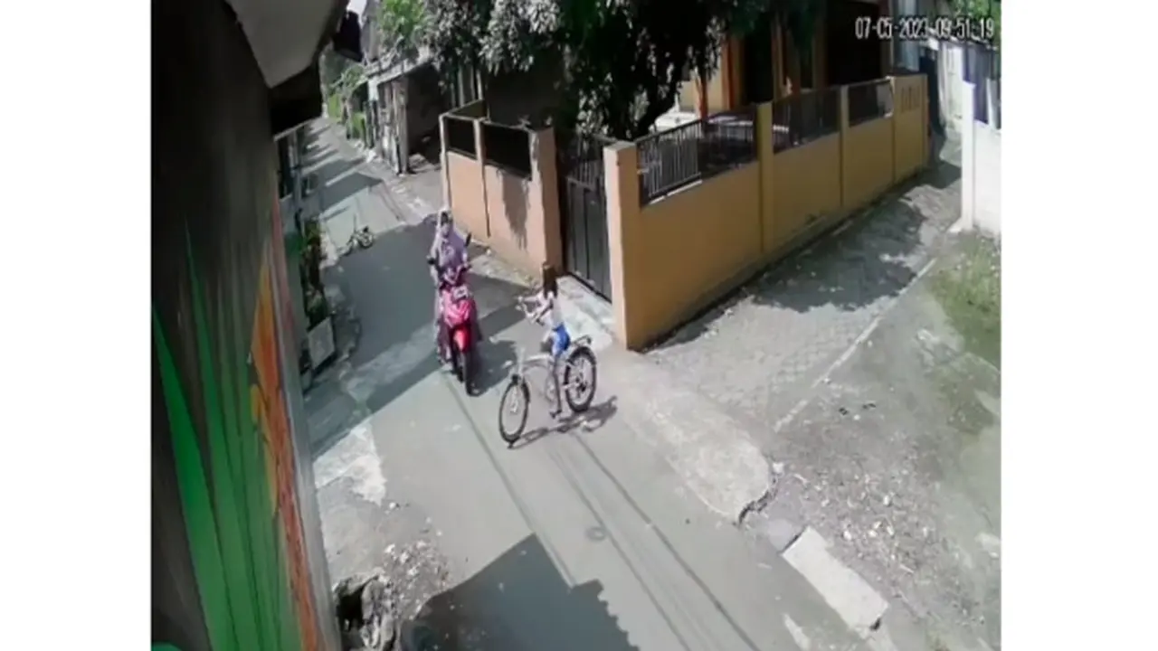 Emak-Emak Tabrak Sepedah Bocah