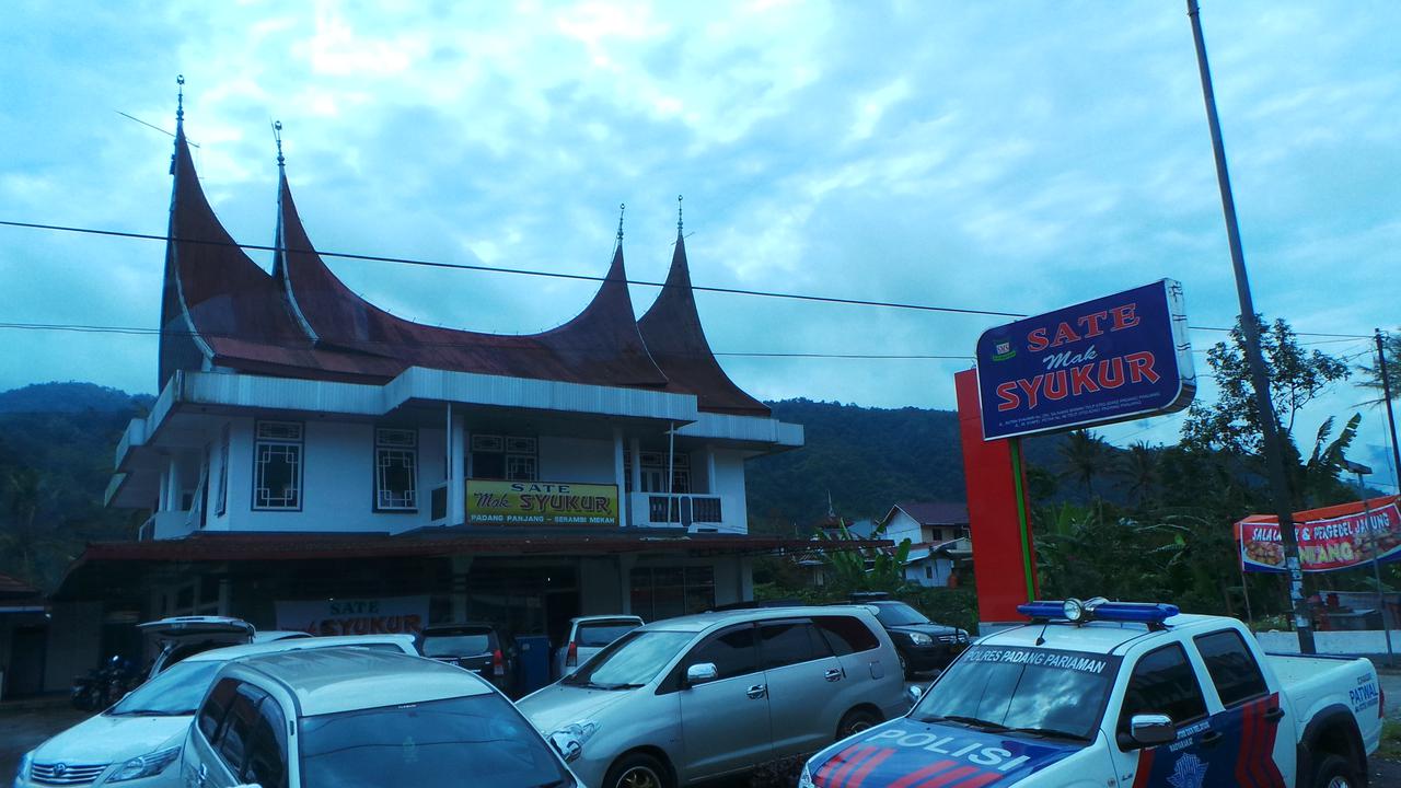 Nikmatnya Sate Padang & Teh Talua di Mak Syukur