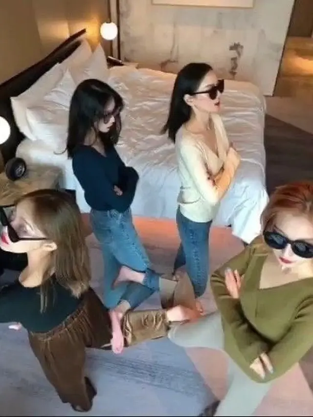 6 Pose Foto Lucu Bareng Sahabat Ini Tunjukan Kekompakan