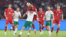 Namun, lini belakang Bulgaria mampu membaca pola serangan yang dibangun Timnas Indonesia dengan baik. Tampak dalam foto, pemain Timnas Indonesia, Calvin Verdonk (atas) berebut bola atas dengan Christian Stoyanov (Bulgaria) pada laga final FIFA Series 2026 di Stadion Utama Gelora Bung Karno (SUGBK), Jakarta, Senin (30/3/2026) malam WIB. (Bola.com/M. Iqbal Ichsan)