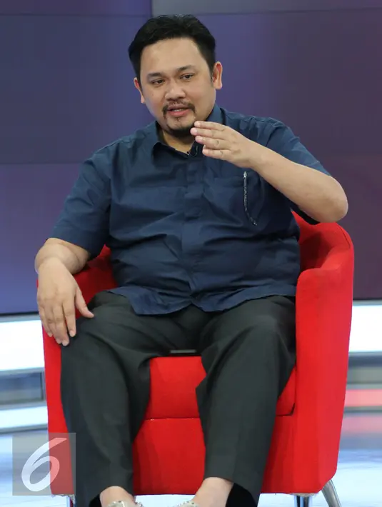 Farhat Abbas menjawab pertanyaan saat acara "Dear Haters" di SCTV Towers, Jakarta, Kamis (21/1/2016). Farhat bercerita banyak hal tentang cuitannya di Twitter yang mengundang kontroversi (Liputan6.com/Herman Zakharia)