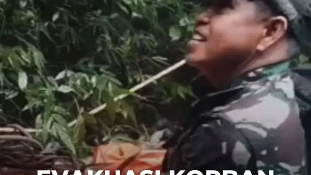 Evakuasi Korban Pesawat ATR di Medan Terjal