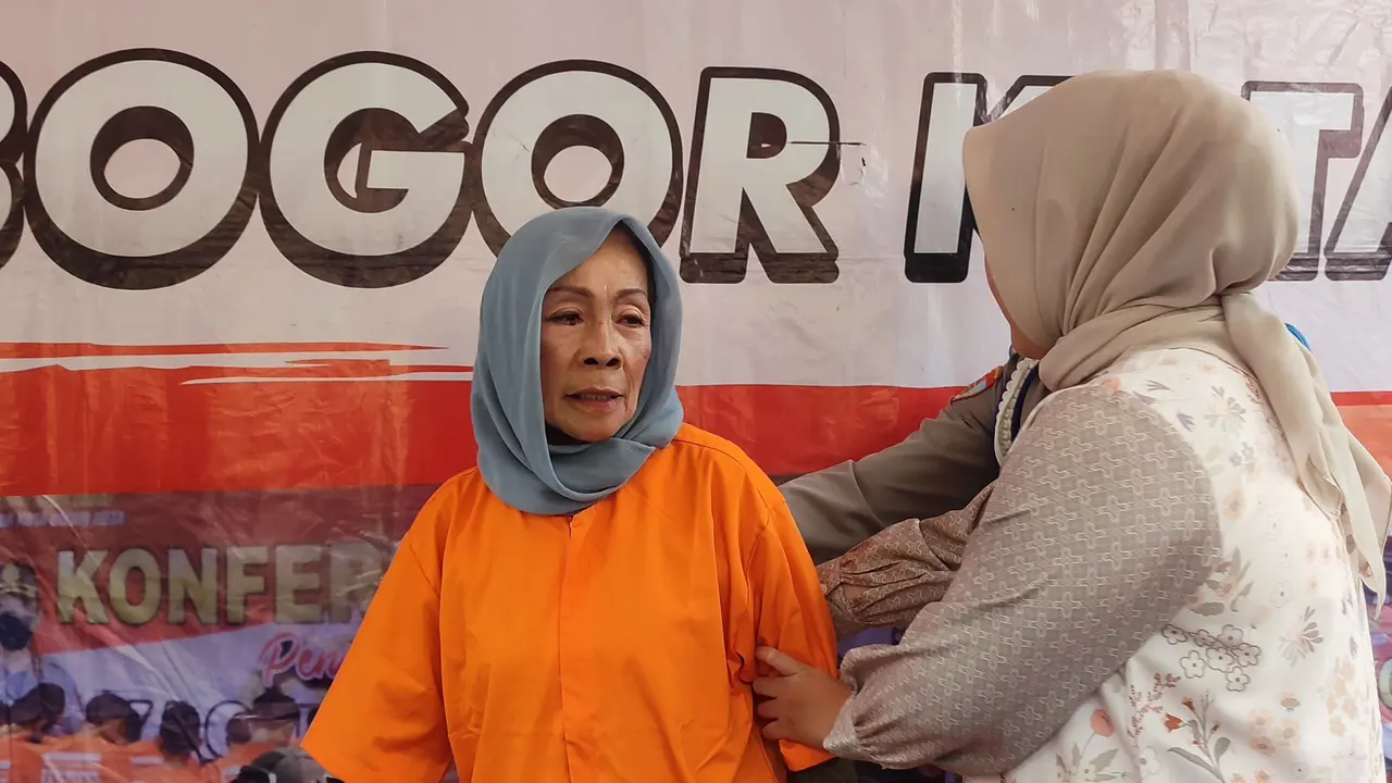 Nenek Ratna Ningsih ditahan di Mapolresta Bogor karena merusak pipa PDAM. (IStimewa)