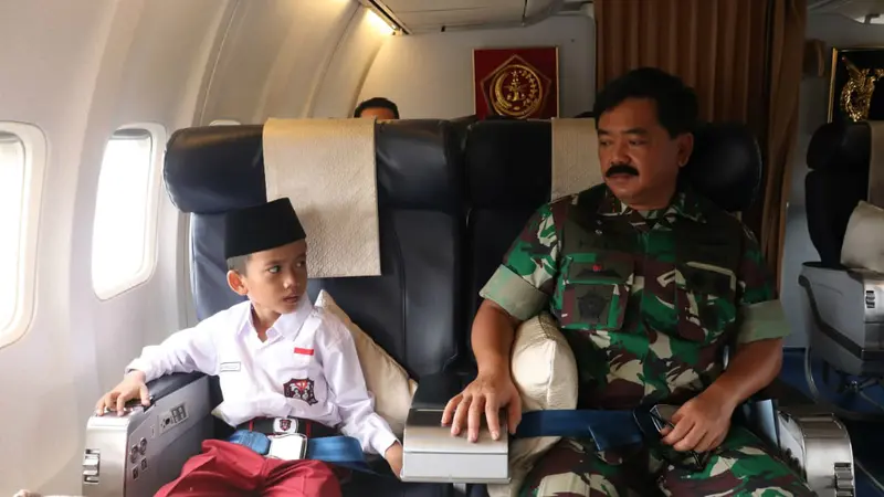 Karim terbang bersama Panglima TNI Hadi Tjahjanto.