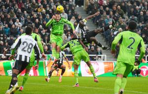 Duel Carabao Cup antara Newcastle vs Fulham, Kamis (18/12/2025). (Owen Humphreys/PA via AP)