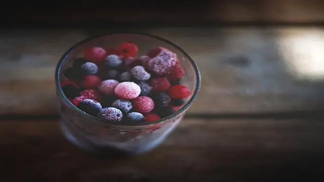 Ilustrasi buah beri beku