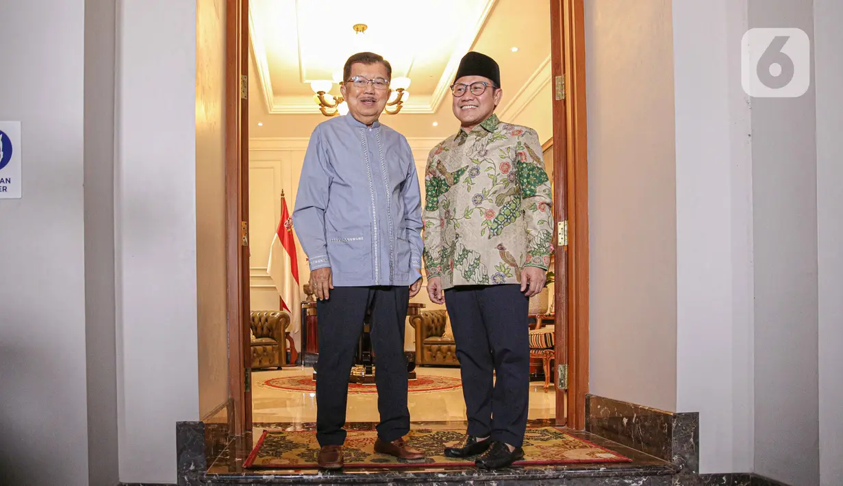 Diketahui, menurut Wakil Sekjen PKB Daniel Johan pertemuan ketua umumnya ke rumah JK adalah agenda halal bihalal kepada para sesepuh yang juga alumni wakil presiden. (Liputan6.com/Faizal Fanani)