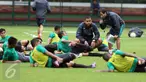 Pelatih Timnas Indonesia, Luis Milla Aspas (kanan) berbincang dengan Hansamu Yama Pranata usai memimpin latihan seleksi Timnas Indonesia U-22 di Lapangan SPH Karawaci, Tangerang, Selasa (21/2). (Liputan6.com/Helmi Fithriansyah)